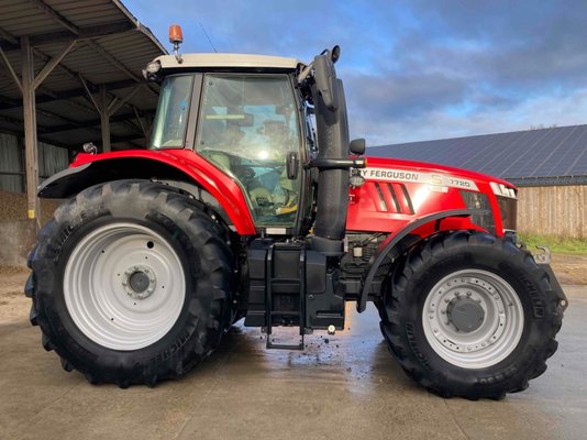 Tracteur agricole Massey Ferguson 7720