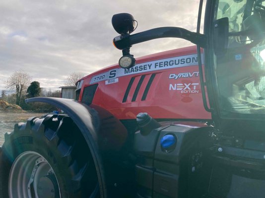 Tracteur agricole Massey Ferguson 7720