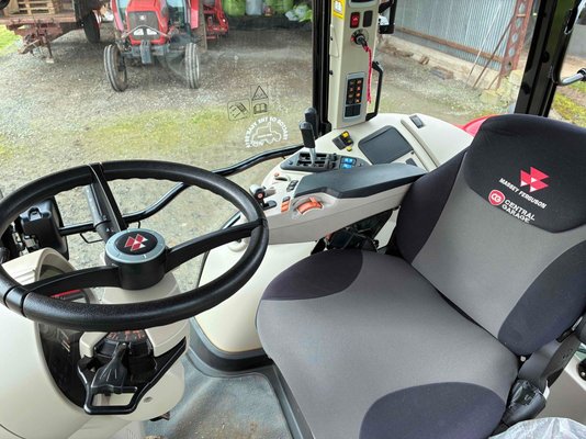 Tracteur agricole Massey Ferguson 5711