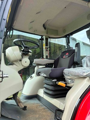 Tracteur agricole Massey Ferguson 5711