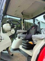 Tracteur agricole Massey Ferguson 5711 - 8