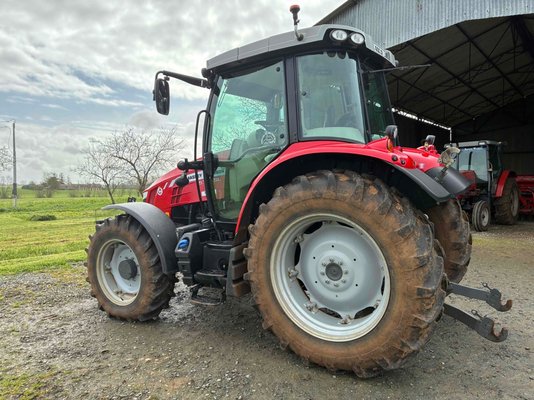 Tracteur agricole Massey Ferguson 5711