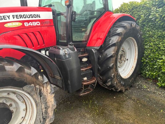 Tracteur agricole Massey Ferguson 6490