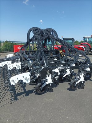  Semoir en ligne mécanique Agrisem T-BOSS PORTE REPLIABLE 6M 32 DENTS