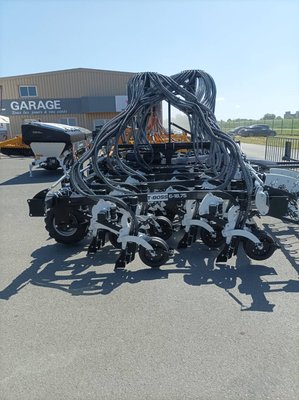  Semoir en ligne mécanique Agrisem T-BOSS PORTE REPLIABLE 6M 32 DENTS