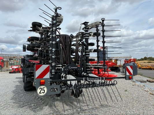  Semoir en ligne mécanique Agrisem T-BOSS PORTE REPLIABLE 6M 32 DENTS