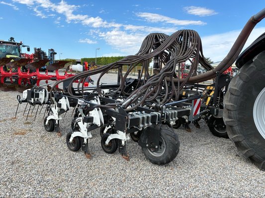  Semoir en ligne mécanique Agrisem T-BOSS PORTE REPLIABLE 6M 32 DENTS