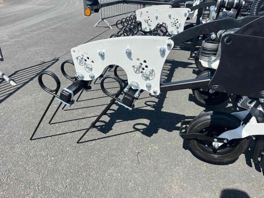  Semoir en ligne mécanique Agrisem T-BOSS PORTE REPLIABLE 6M 32 DENTS