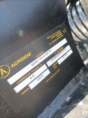  Semoir en ligne mécanique Agrisem T-BOSS PORTE REPLIABLE 6M 32 DENTS