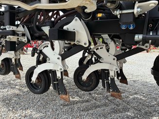 Semoir pour semis simplifié Agrisem T-BOSS PORTE REPLIABLE 6M 32 DENTS - 7