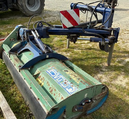 Broyeur d'accotement et déporté Desvoys DMF 180 POLYVALENT