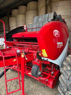 Presse à balles rondes Lely-Welger RP 180 VXTRA