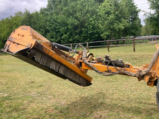 Broyeur d'accotement et déporté Berti TA/P 160