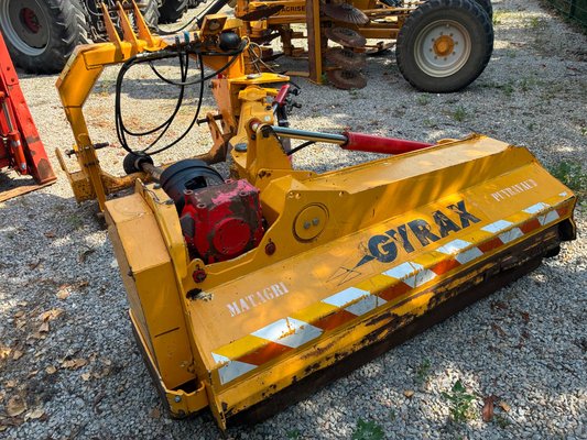 Broyeur d'accotement et déporté Gyrax RFE2000