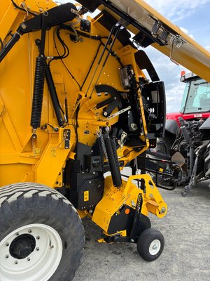 Presse à balles rondes New Holland Roll-Belt 180