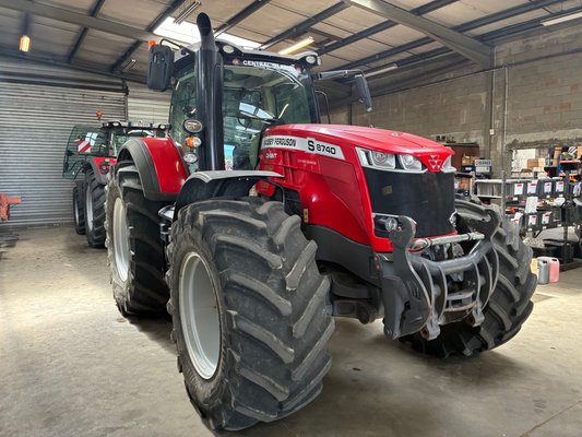 Tracteur agricole Massey Ferguson 8740
