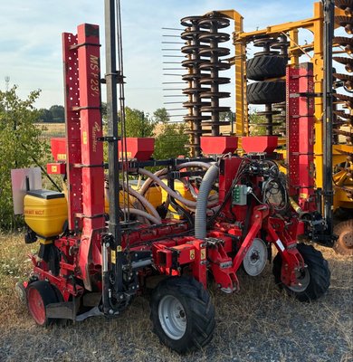 Semoir en ligne pneumatique MaterMacc MS 8230