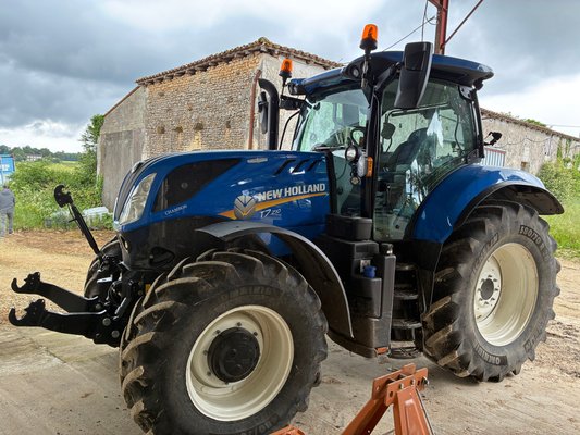 Tracteur agricole New Holland T7.210 AC