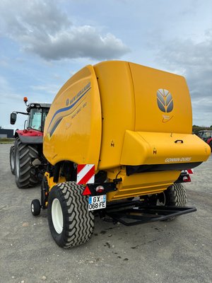 Presse à balles rondes New Holland Roll-Belt 180
