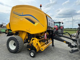 Presse à balles rondes New Holland Roll-Belt 180 - 4