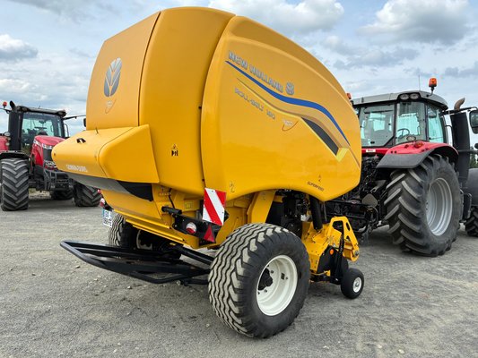 Presse à balles rondes New Holland Roll-Belt 180