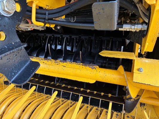 Presse à balles rondes New Holland Roll-Belt 180