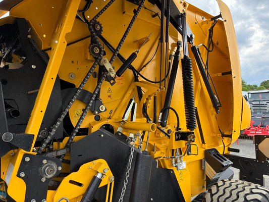 Presse à balles rondes New Holland Roll-Belt 180