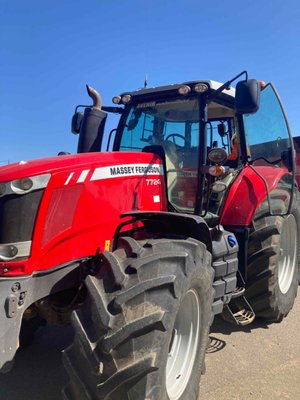 Tracteur agricole Massey Ferguson MF 7724