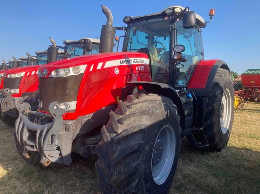 Tracteur agricole Massey Ferguson 8735