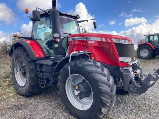 Tracteur agricole Massey Ferguson 8737