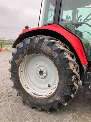 Tracteur agricole Massey Ferguson 5710