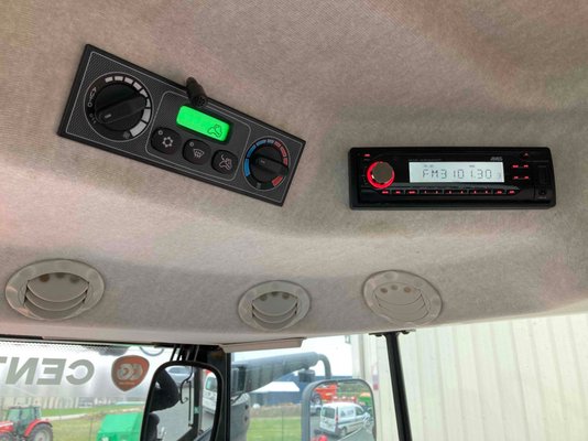 Tracteur agricole Massey Ferguson 6718