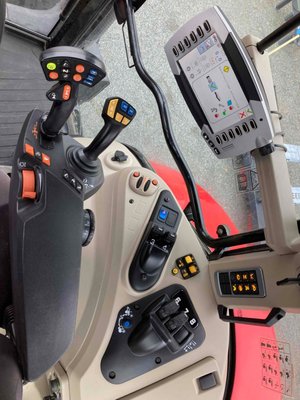 Tracteur agricole Massey Ferguson 6718