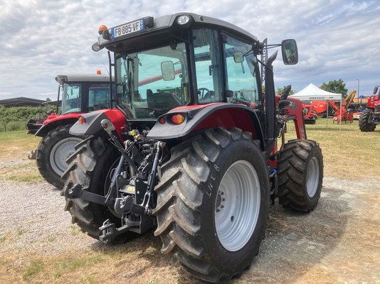 Tracteur agricole Massey Ferguson 5710
