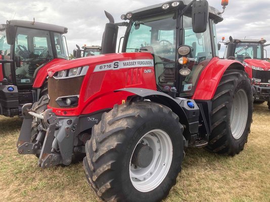 Tracteur agricole Massey Ferguson 6716