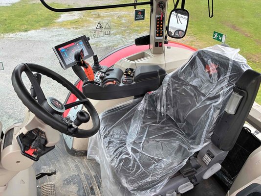 Tracteur agricole Massey Ferguson 8740