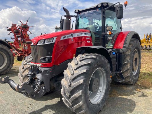 Tracteur agricole Massey Ferguson 8740