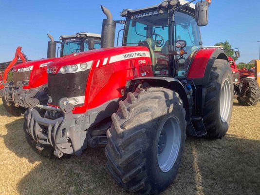 Tracteur agricole Massey Ferguson 8740