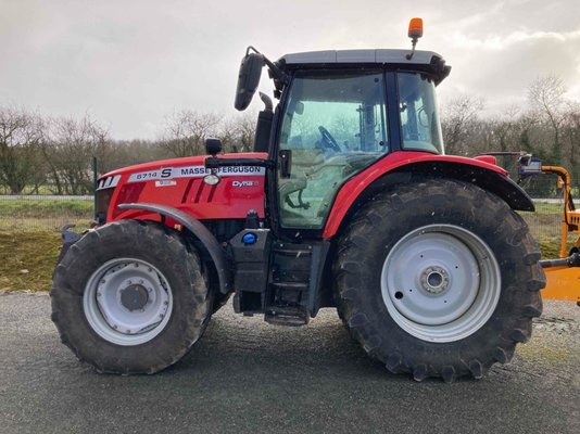 Tracteur agricole Massey Ferguson 6714