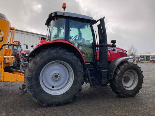 Tracteur agricole Massey Ferguson 6714