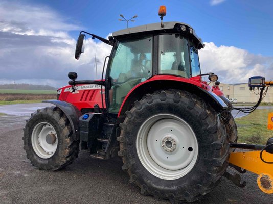 Tracteur agricole Massey Ferguson 6714