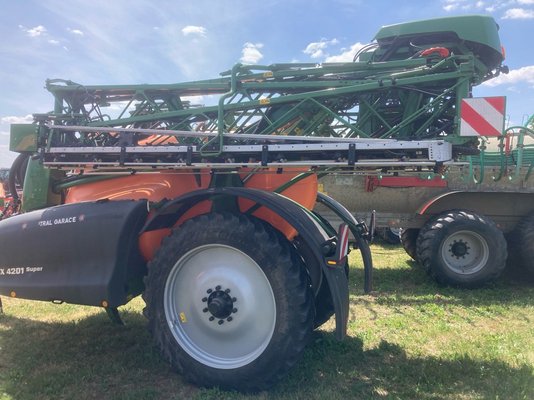 Pulvérisateur traîné Amazone UX4201