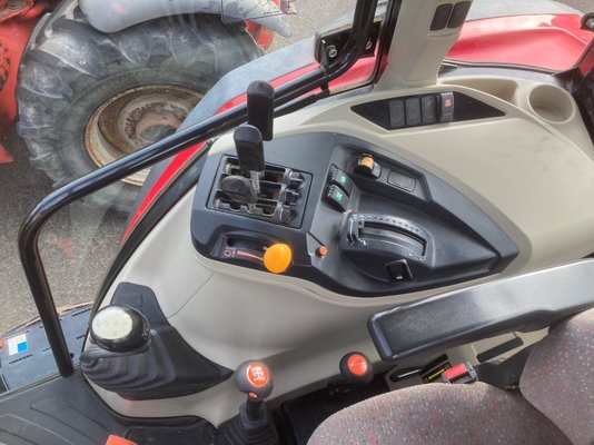 Tracteur agricole Massey Ferguson 4709