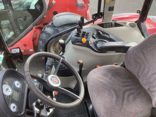 Tracteur agricole Massey Ferguson 4709