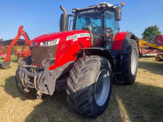 Tracteur agricole Massey Ferguson 8740