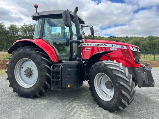 Tracteur agricole Massey Ferguson 7715