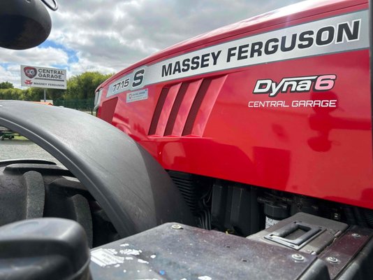 Tracteur agricole Massey Ferguson 7715