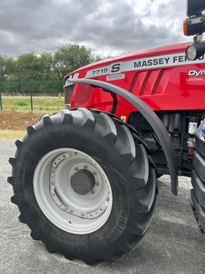Tracteur agricole Massey Ferguson 7715
