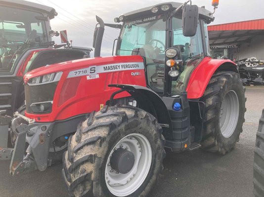 Tracteur agricole Massey Ferguson 7716