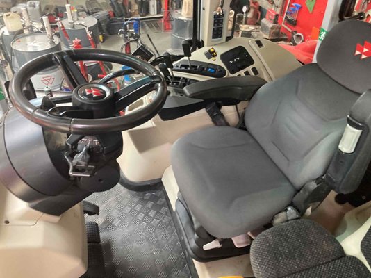 Tracteur agricole Massey Ferguson 5S.115 Dyna-4 ESSENTIEL